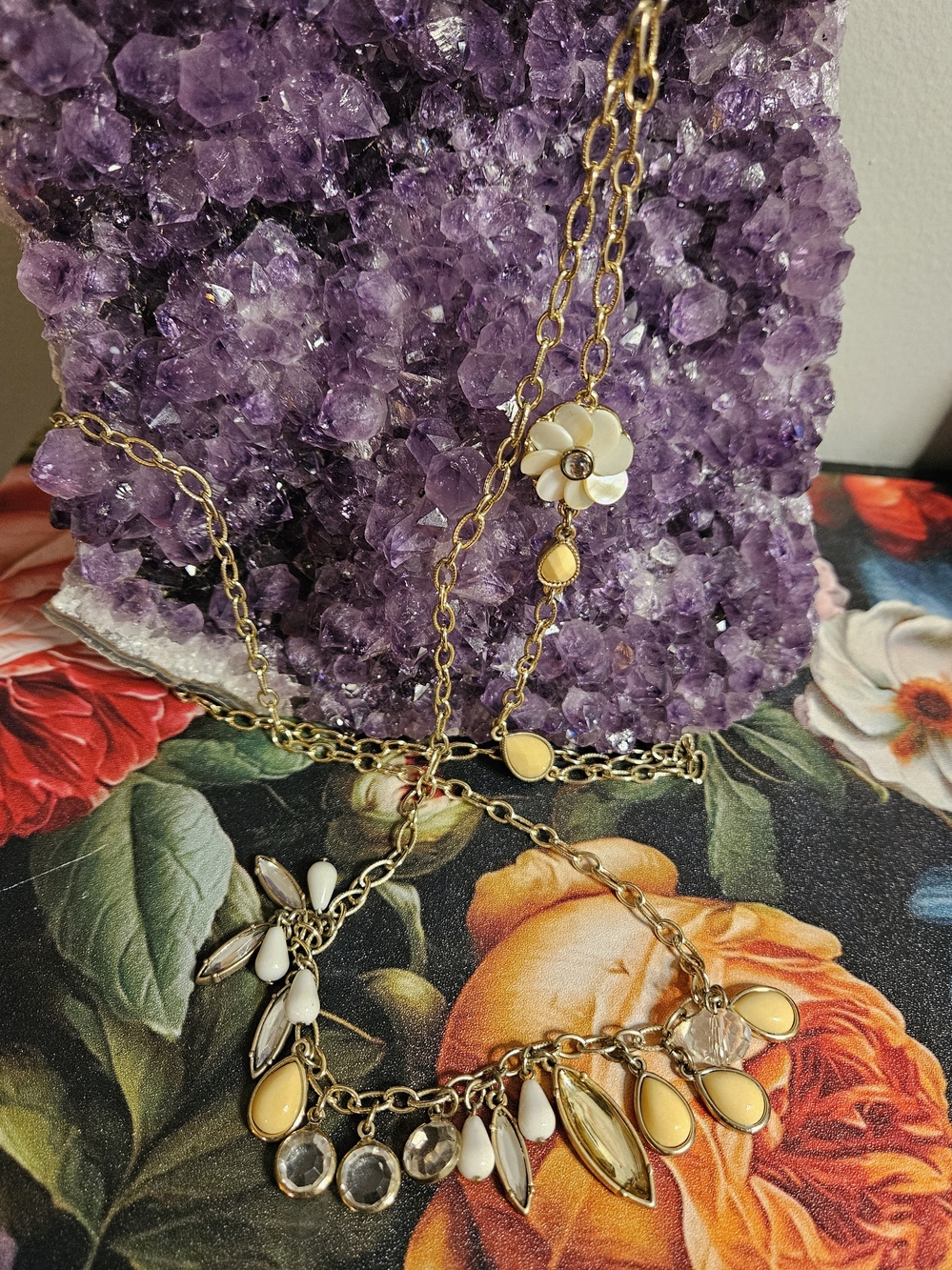 Loft Necklace with Mother of Pearl Flower Pendant